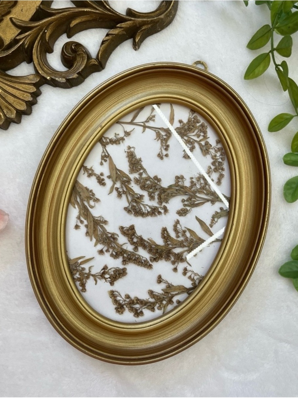 Vintage Oval Frame With Real Pressed Flowers